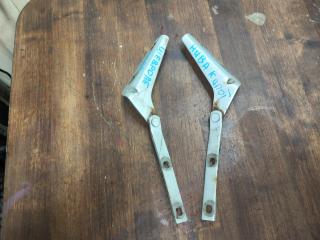 петля капота Chevrolet Niva 1 поколение 2008, 1.7 л., бензин, МКПП