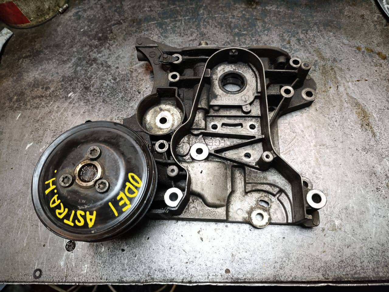 насос масляный Opel Astra H (2004 - 2007), 1.8 л., Z 18 XER, бензин, МКПП, 55556428, 12992380 - фото №1