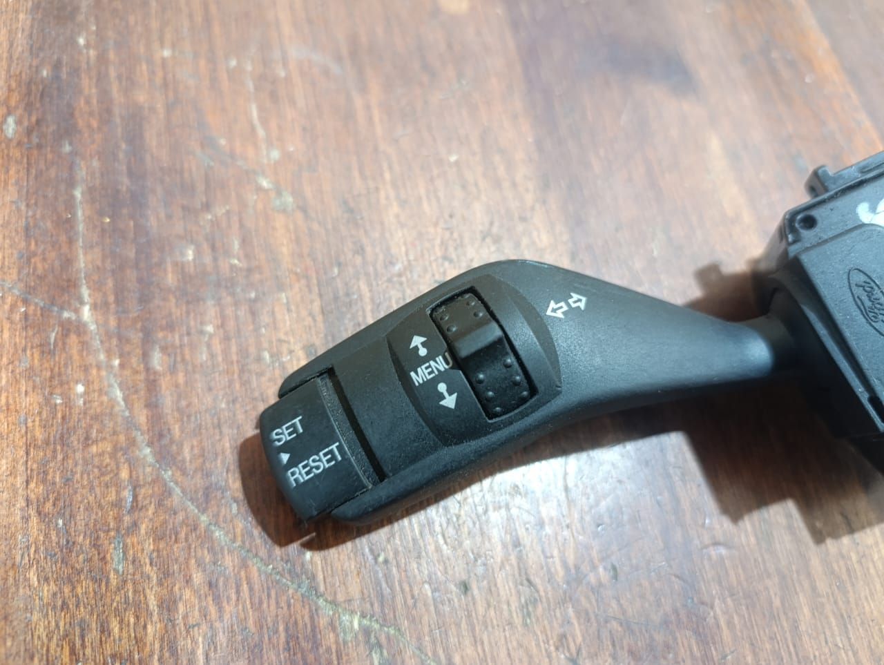 переключатель поворотов Ford Focus 2 поколение (2004 - 2008), 1.6 л., HXDA, бензин, МКПП - фото №1