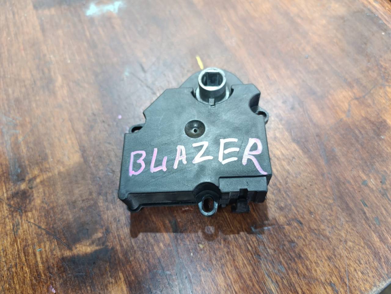 моторчик заслонки печки Chevrolet Blazer 2 поколение S15 1998, 4.3 л., L35, бензин, АКПП, внедорожник 5 дв. - фото №1
