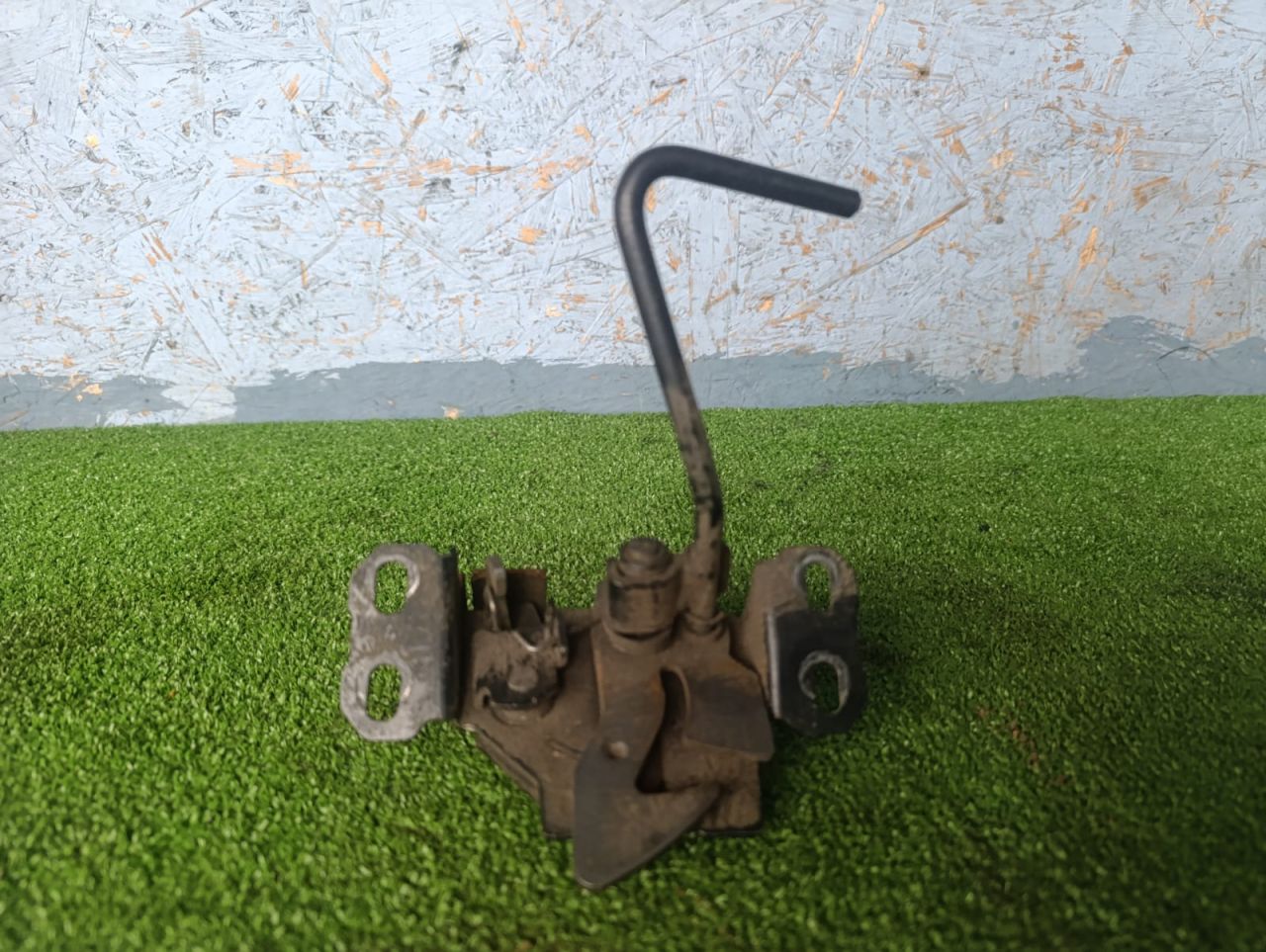 замок капота Mercedes-Benz A-Класс W168 W168.031 1998, 1.4 л., M 166.940, бензин, МКПП, A1688800160 - фото №1