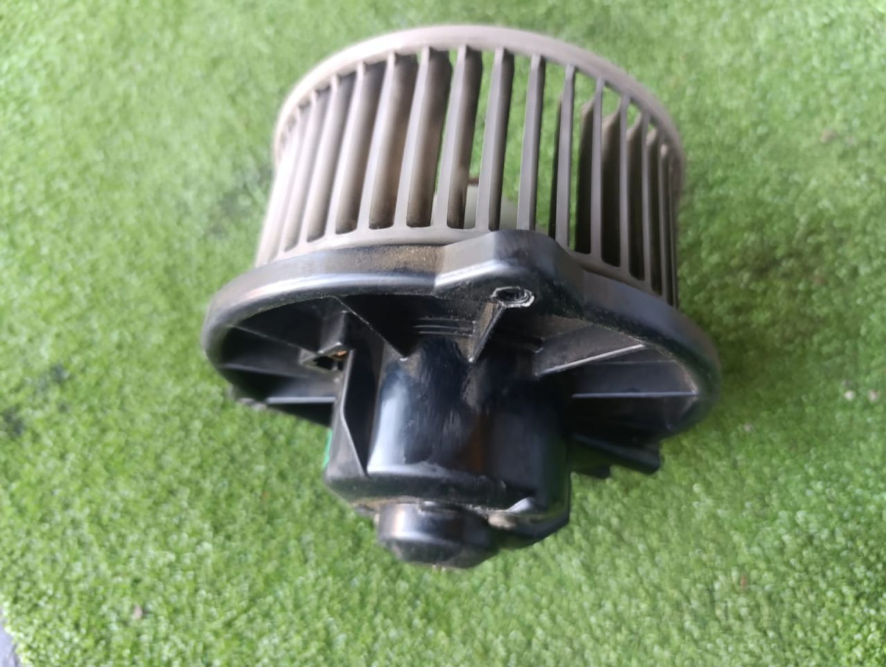 моторчик печки Toyota Corsa 4 поколение EL41 (1990 - 1994), 1.3 л., 4E-FE, бензин, АКПП, хетчбэк 3 дв. - фото №1