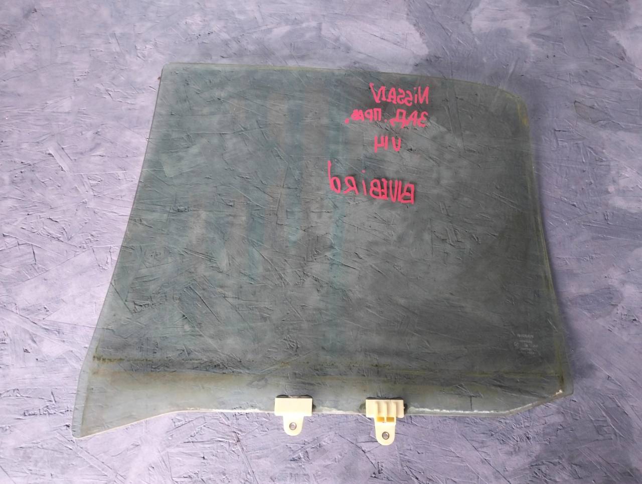стекло двери задней правой Nissan Bluebird U14 ENU14 (1996 - 2001), 1.8 л., SR18DE, бензин, АКПП, седан, правый руль - фото №1