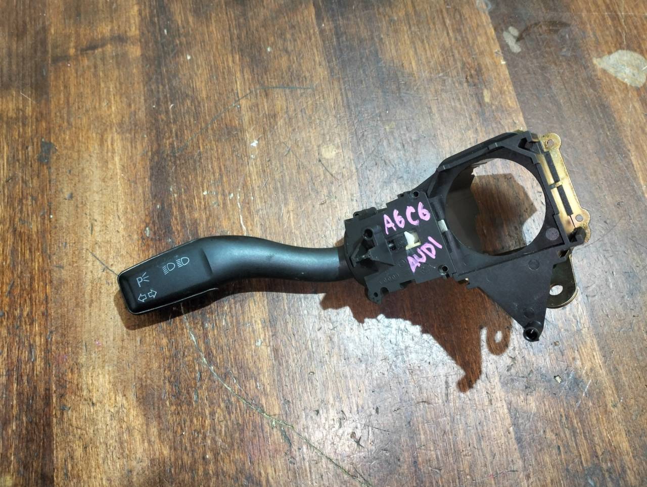 переключатель поворотов Audi A6 4F/C6 2005, 2.4 л., BDW, бензин, вариатор, x1x1, седан, 4E0953513A - фото №1