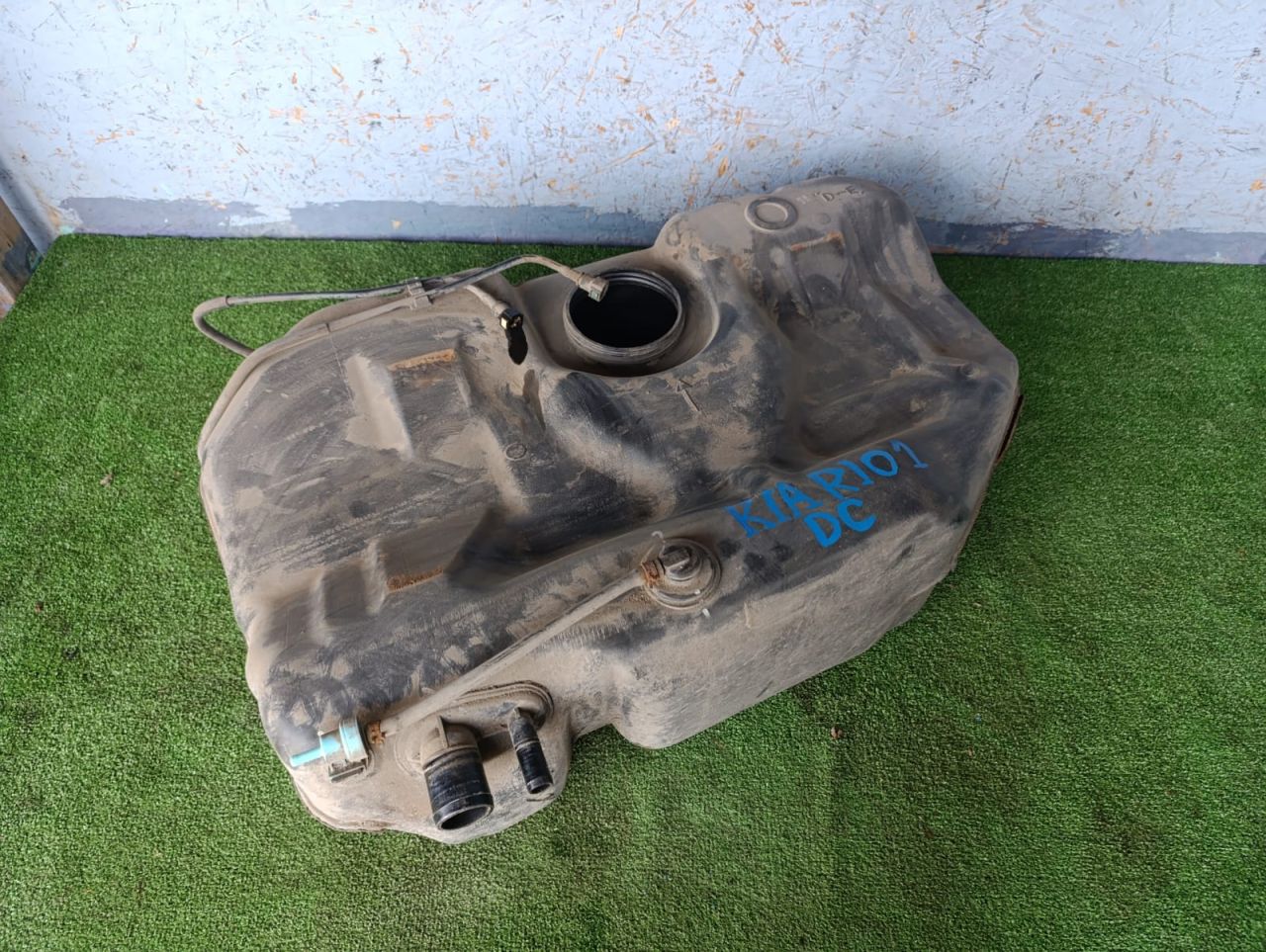 бак топливный Kia Rio 1 поколение DC 2000, 1.5 л., A5D, бензин, АКПП, универсал, 0K30A42110A - фото №1