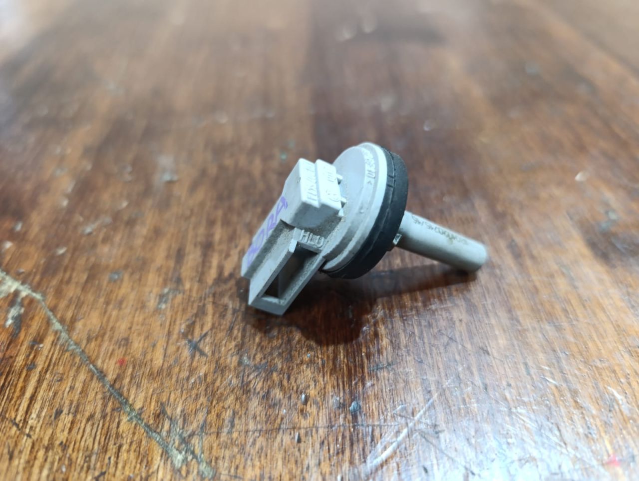 датчик температуры Volkswagen Bora 1 поколение 1J2 2002, 2.0 л., APK, бензин, МКПП, седан, 1J0907543A - фото №1