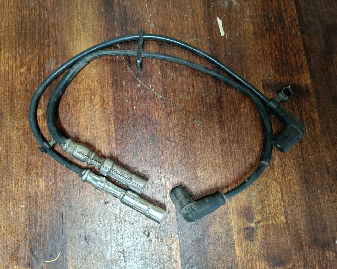 провод высоковольтный Volkswagen Bora 1 поколение 1J2 2002, 2.0 л., APK, бензин, МКПП, седан, 06A035255C - фото №1