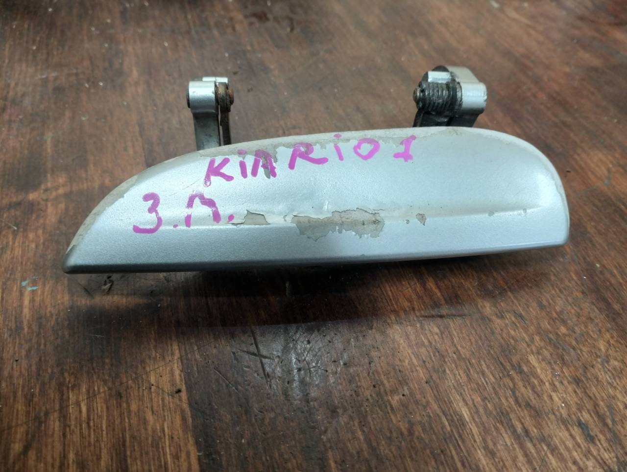 ручка наружная задняя левая Kia Rio 1 поколение (1999 - 2002), 1.5 л., A5D, бензин, МКПП, универсал - фото №1