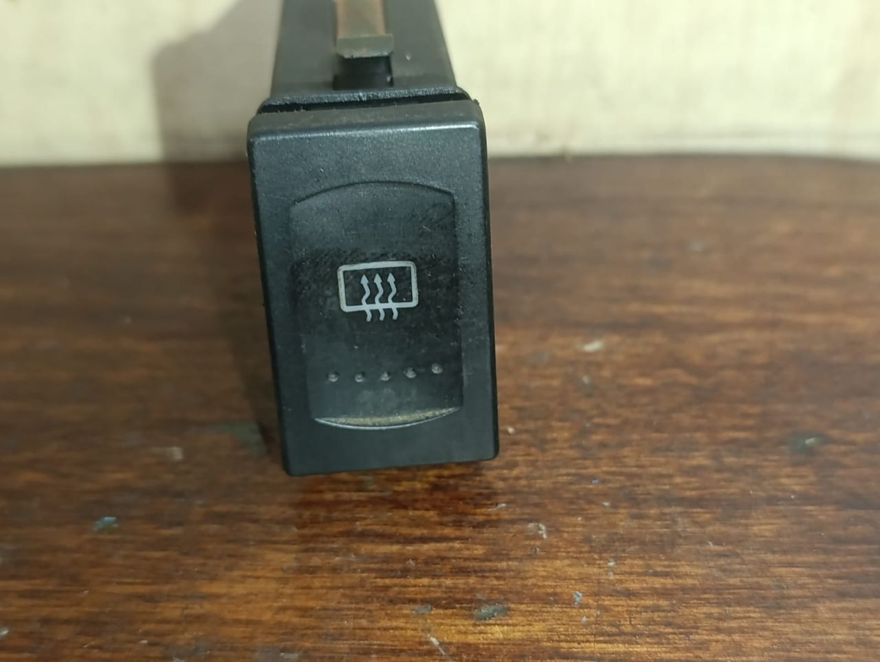 кнопка обогрева заднего стекла Volkswagen Passat B5 1997, 1.8 л., ADR, бензин, МКПП, седан, 3B0959621B - фото №1