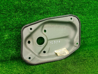 направляющая стекла задней левой Volkswagen Golf 5 поколение 2007, 2.5 л., BGP, бензин, АКПП, хетчбэк 5 дв., 1K4839461A