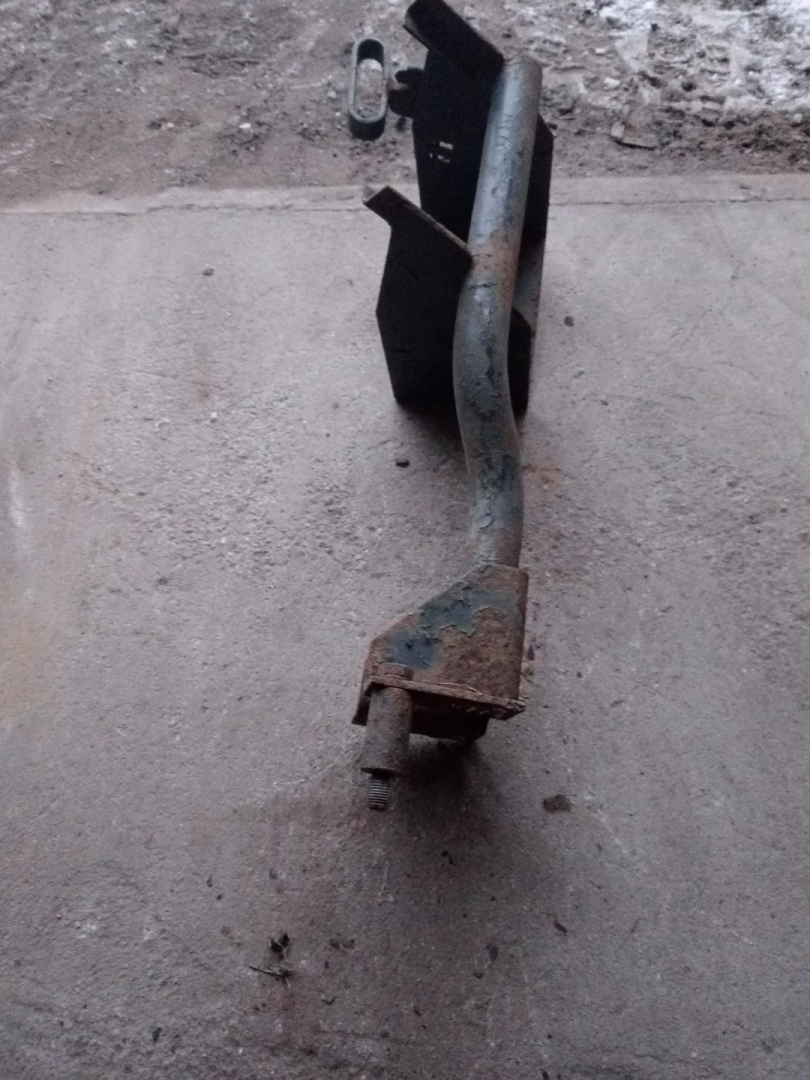 крепление ( кронштейн ) крыла Mercedes-Benz - фото №1