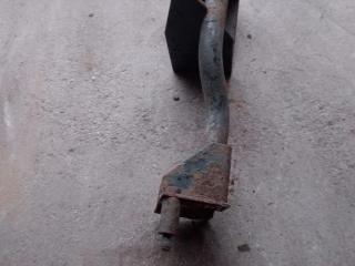 крепление ( кронштейн ) крыла Mercedes-Benz