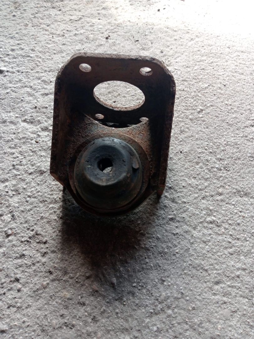 подушка крепления двигателя MAN, МКПП - фото №1