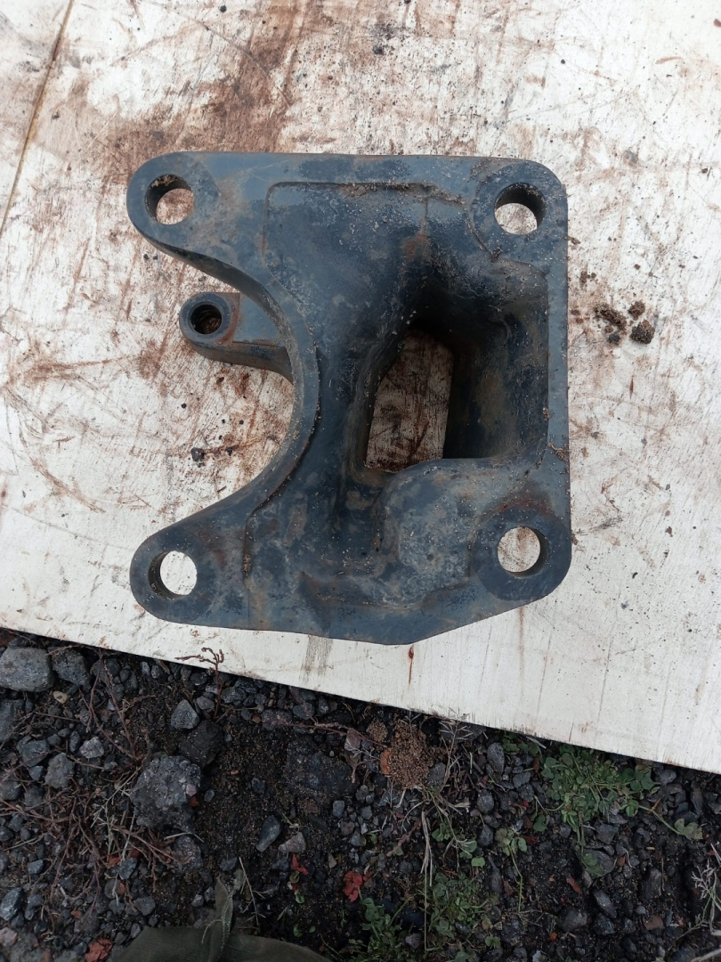 Кронштейн рулевого редуктора Mercedes-Benz Atego 1 поколение (1998 - 2013), седан - фото №1