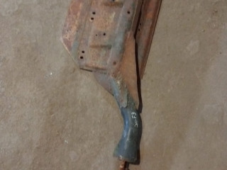 крепление ( кронштейн ) крыла Scania