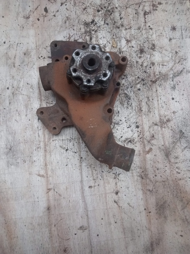 помпа Mercedes-Benz - фото №1