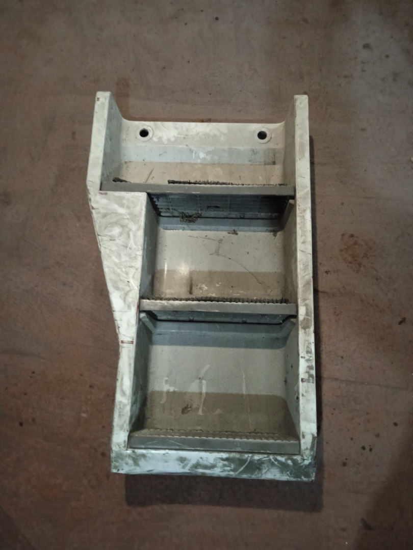 подножка Renault Magnum 2 поколение (1997 - 2001) - фото №1