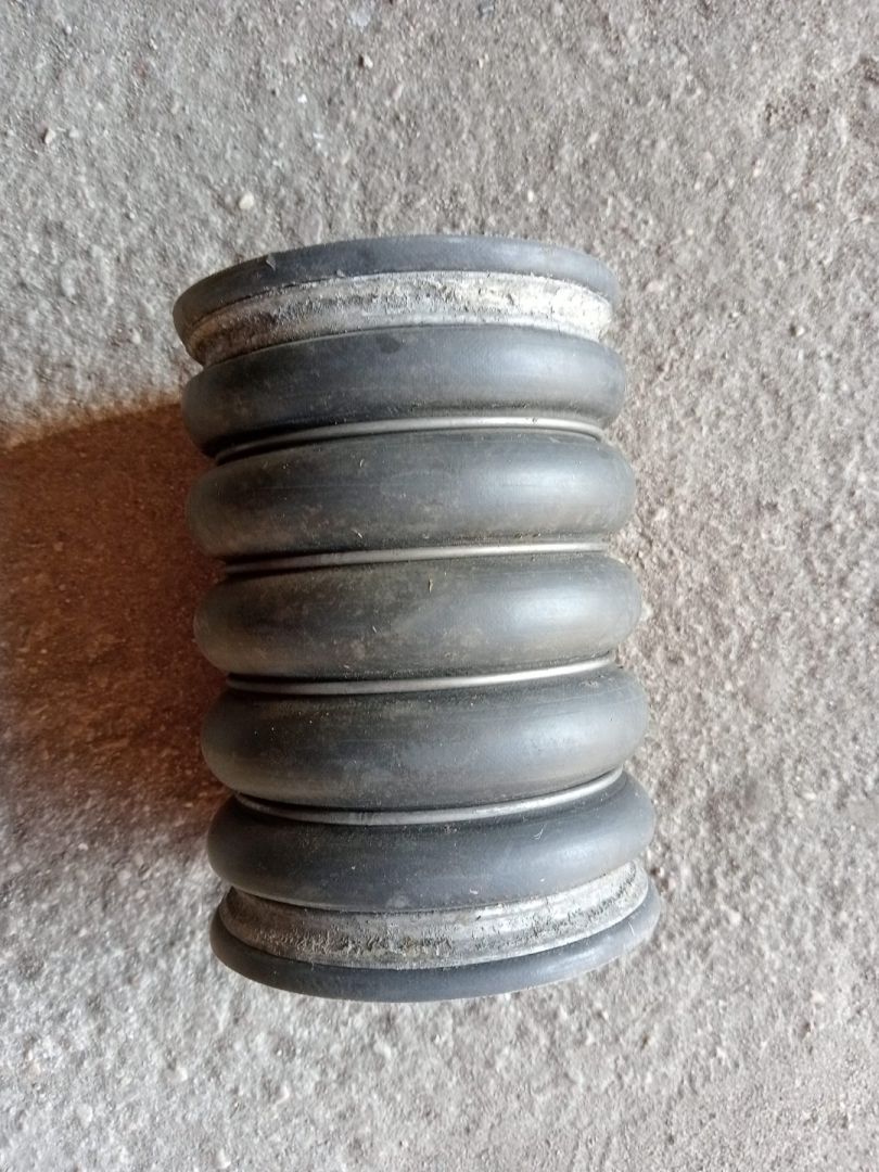 патрубок интеркулера Volvo FH 1 поколение (1993 - 1998) - фото №1