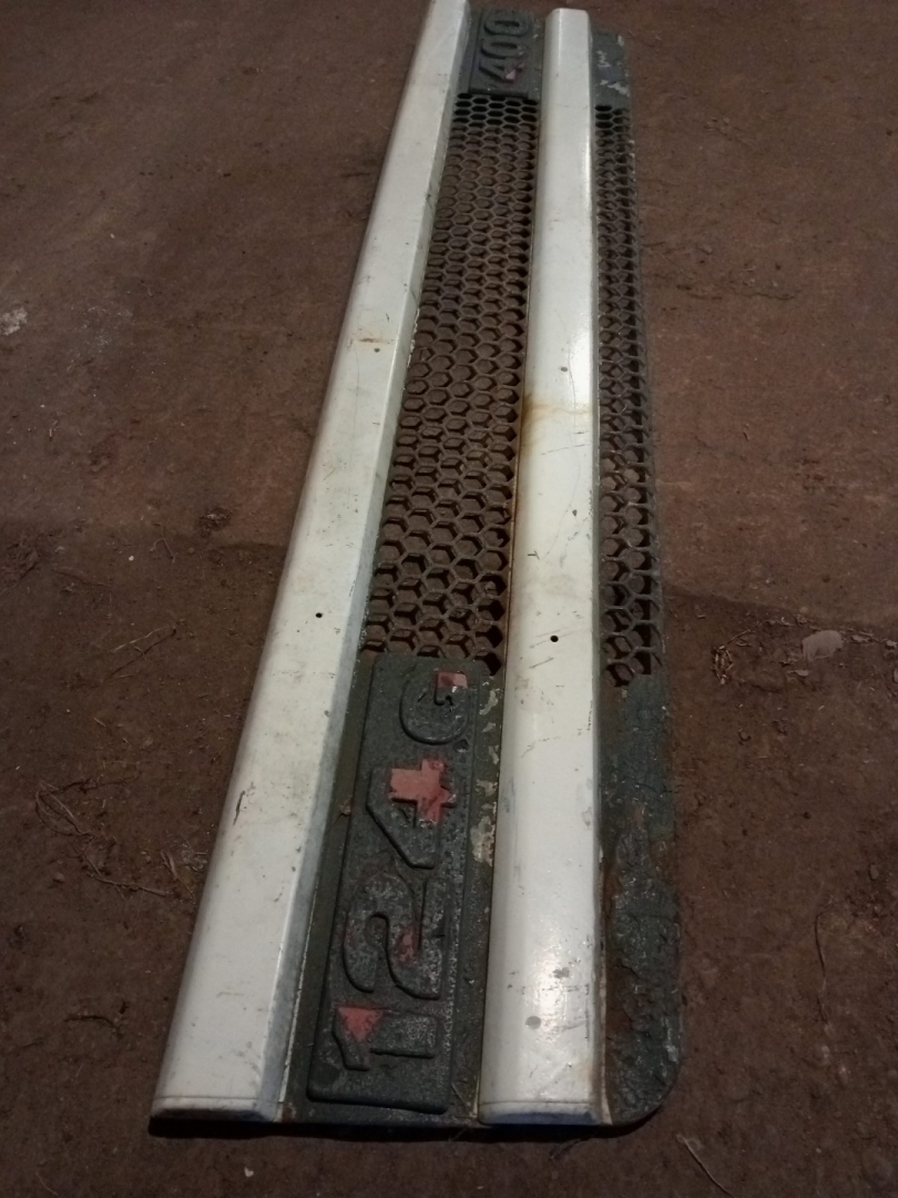 решетка капота Scania 124 1 поколение (1996 - 2004) - фото №1