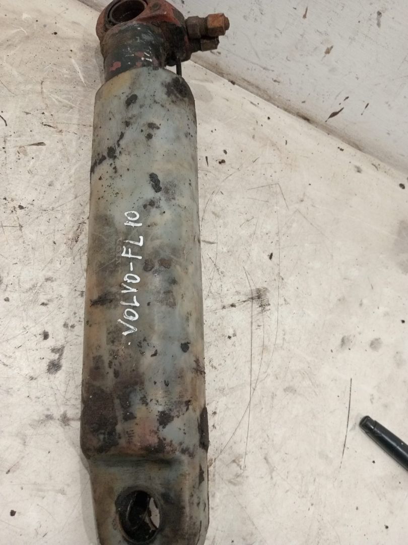 цилиндр подъёма кабины Volvo FL 1 поколение (1985 - 2006) - фото №1