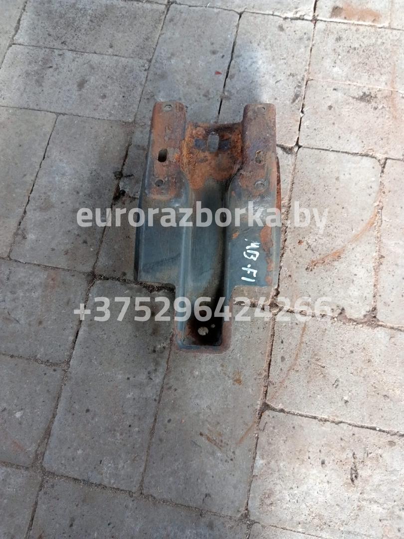 кронштейн (крепление) Mercedes-Benz - фото №1