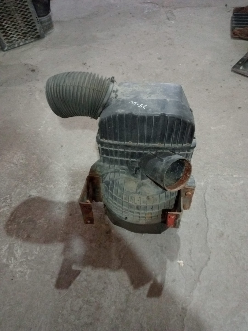 корпус воздушного фильтра Mercedes-Benz - фото №1