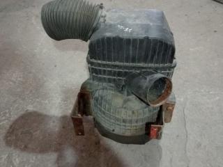 корпус воздушного фильтра Mercedes-Benz