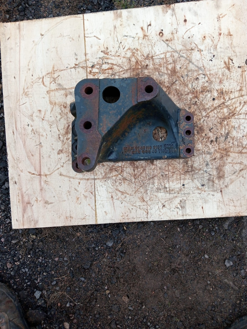 Кронштейн рулевого редуктора MAN TGA 1 поколение (2000 - 2008), GDi, седан - фото №1