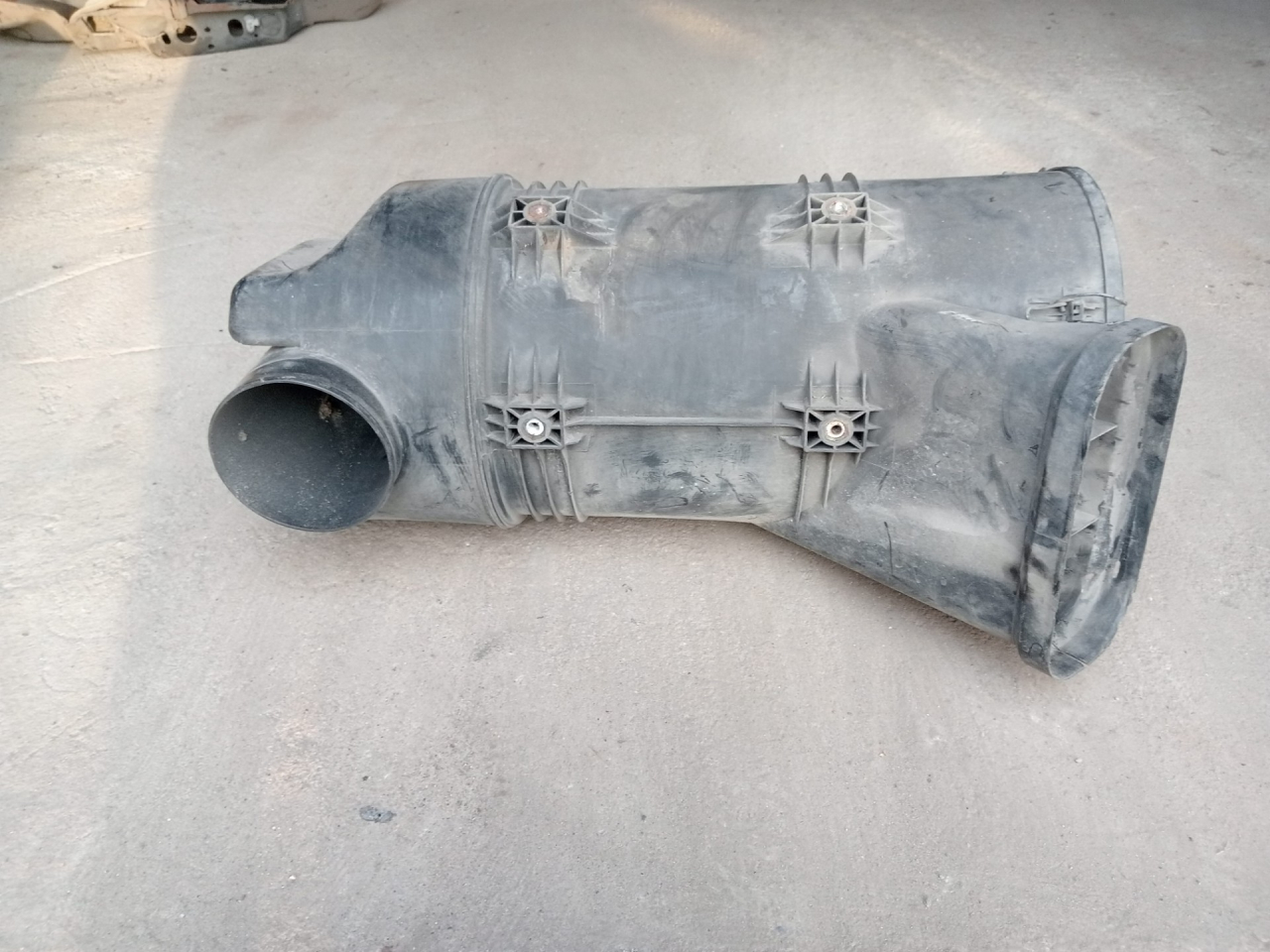 корпус воздушного фильтра MAN TGA 1 поколение (2000 - 2008) - фото №1