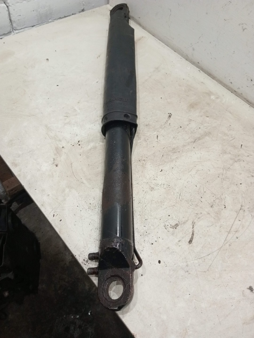 цилиндр подъёма кабины Renault Premium 1 поколение (1996 - 2005) - фото №1