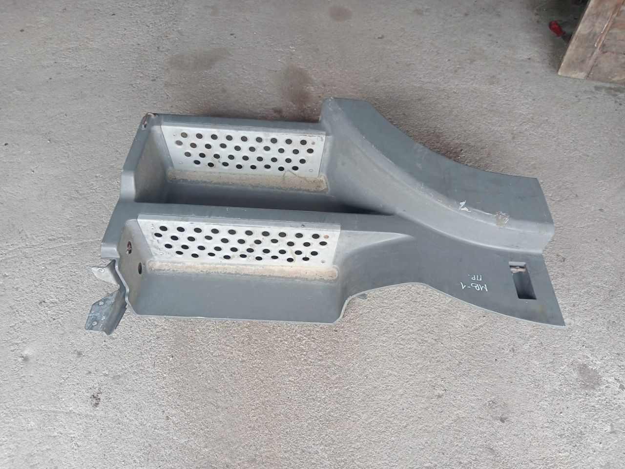 Подножка кабины Mercedes-Benz Actros 1 поколение (MP1) (1996 - 2003), 9416662001 - фото №1