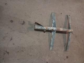 крепление ( кронштейн ) крыла Scania