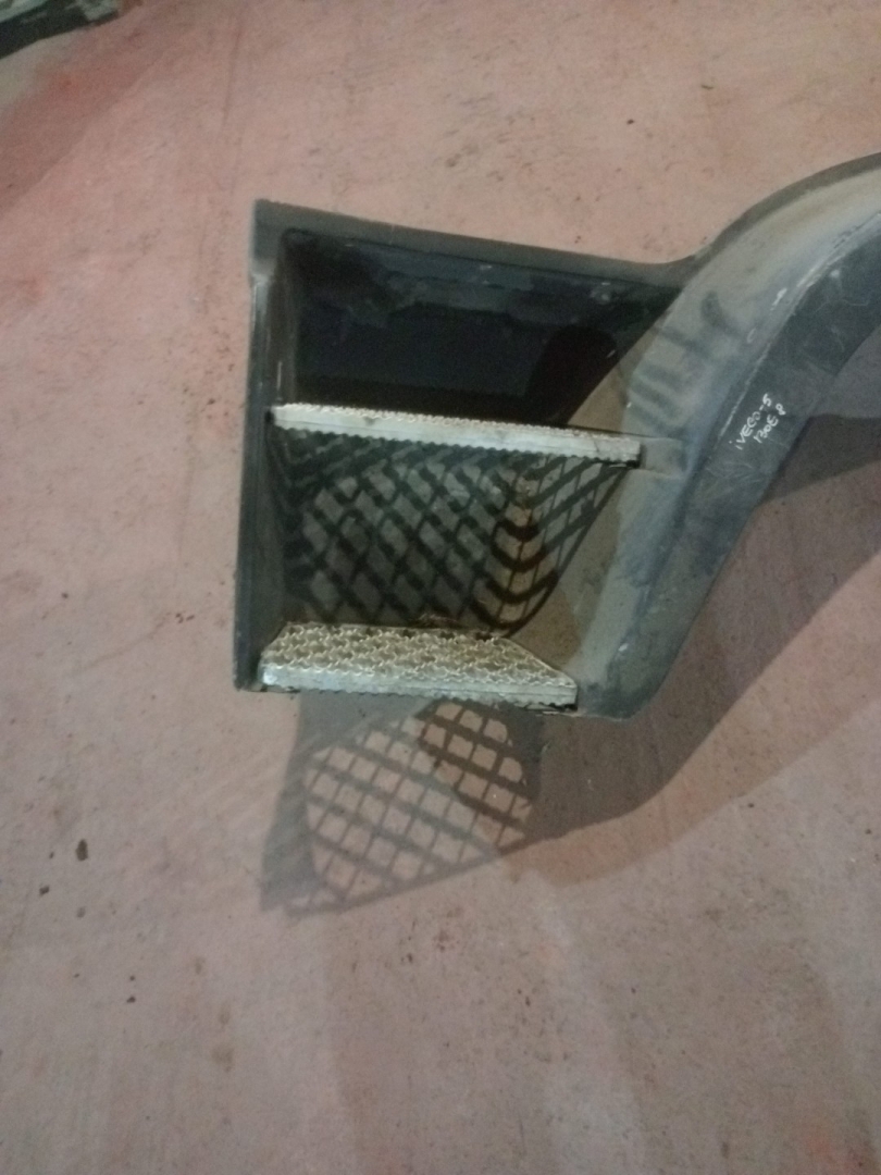 Подножка кабины IVECO EuroCargo 1 поколение (1991 - 2000) - фото №1