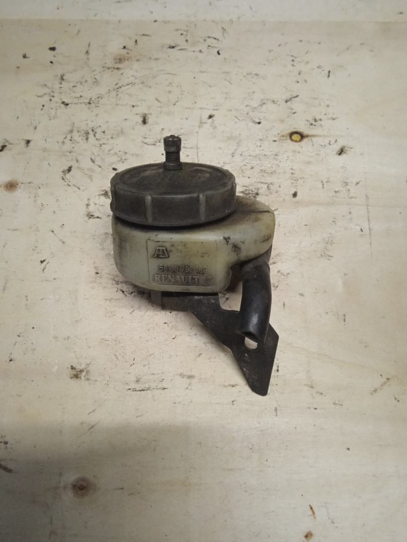 бачок главного цилиндра сцепления Renault Magnum 1 поколение (1990 - 1997), 5000792189 - фото №1