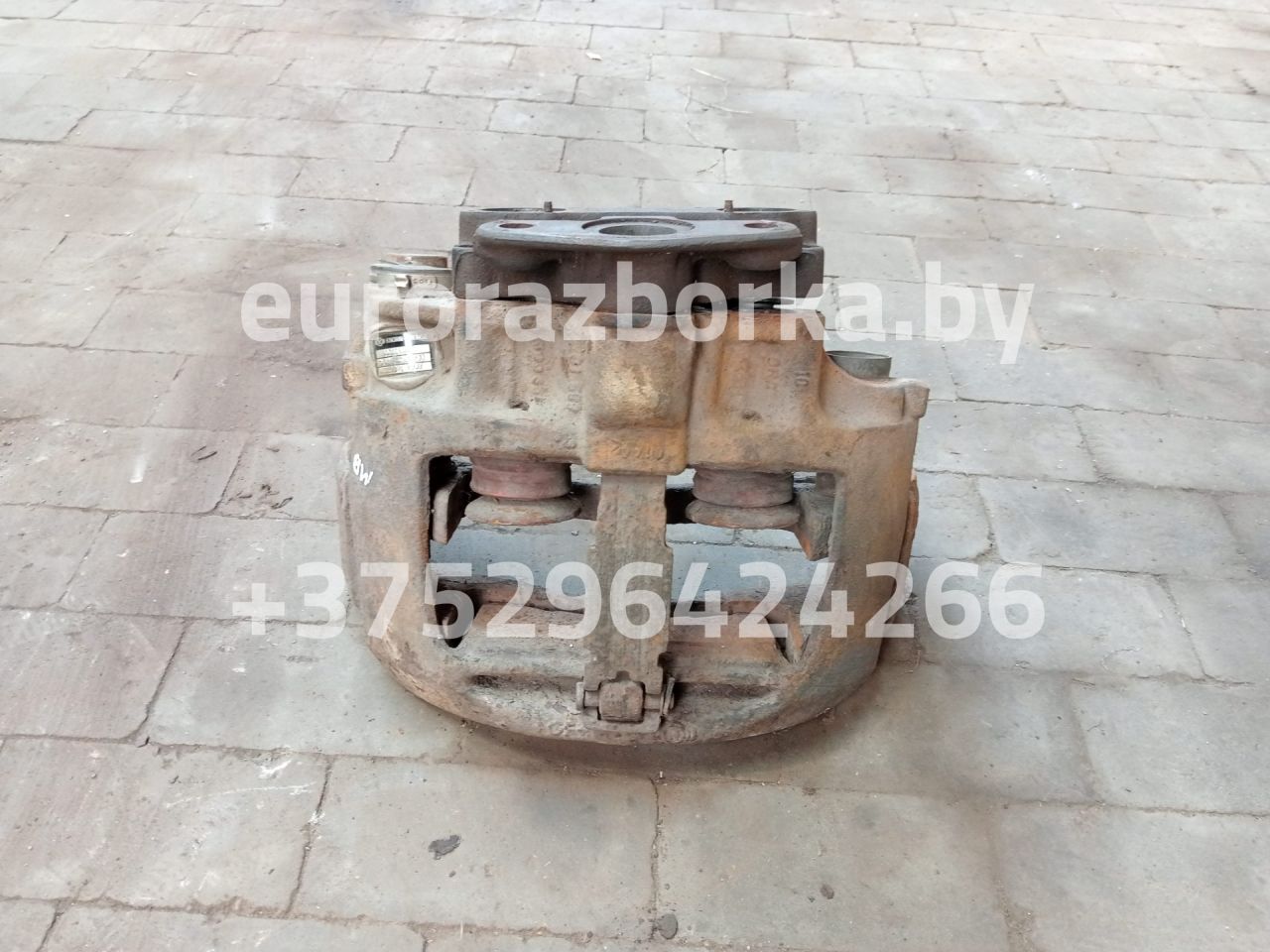 суппорт Mercedes-Benz - фото №1