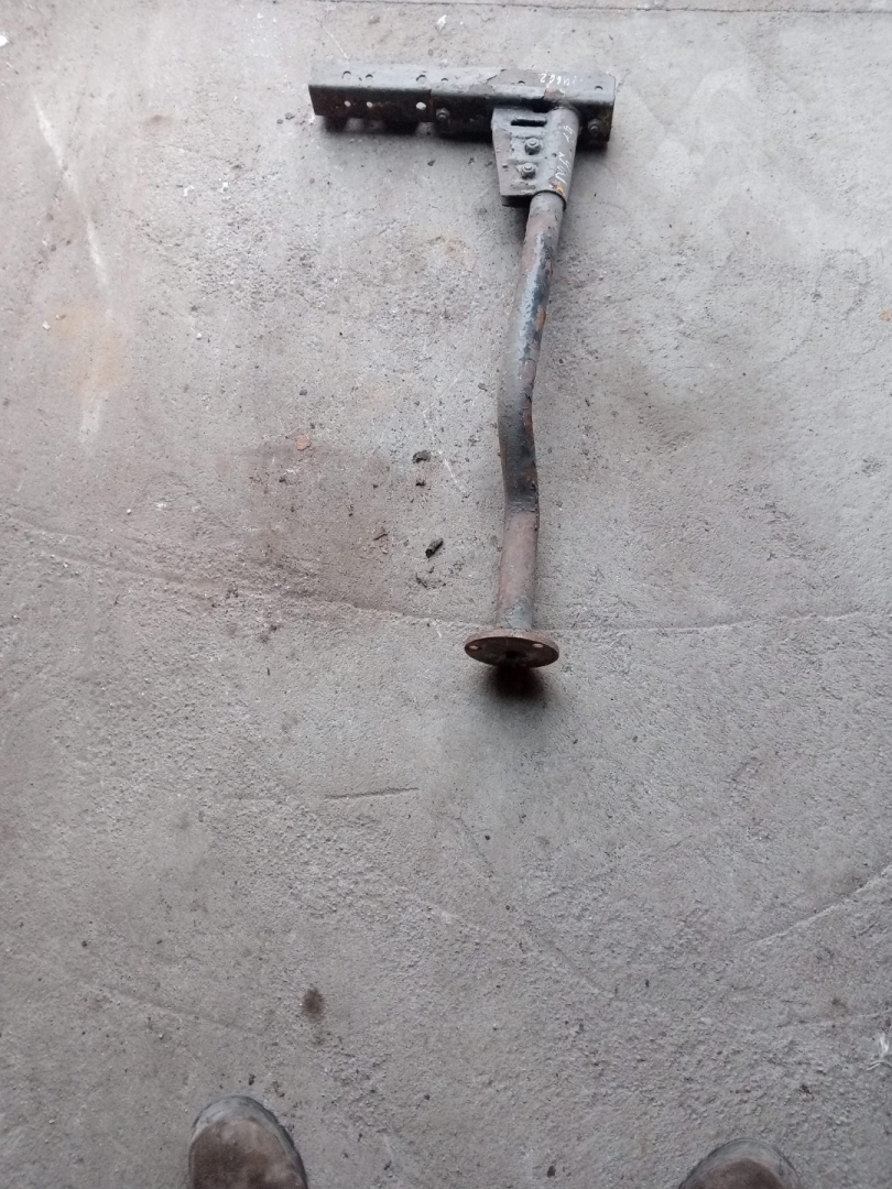 крепление ( кронштейн ) крыла Mercedes-Benz - фото №1