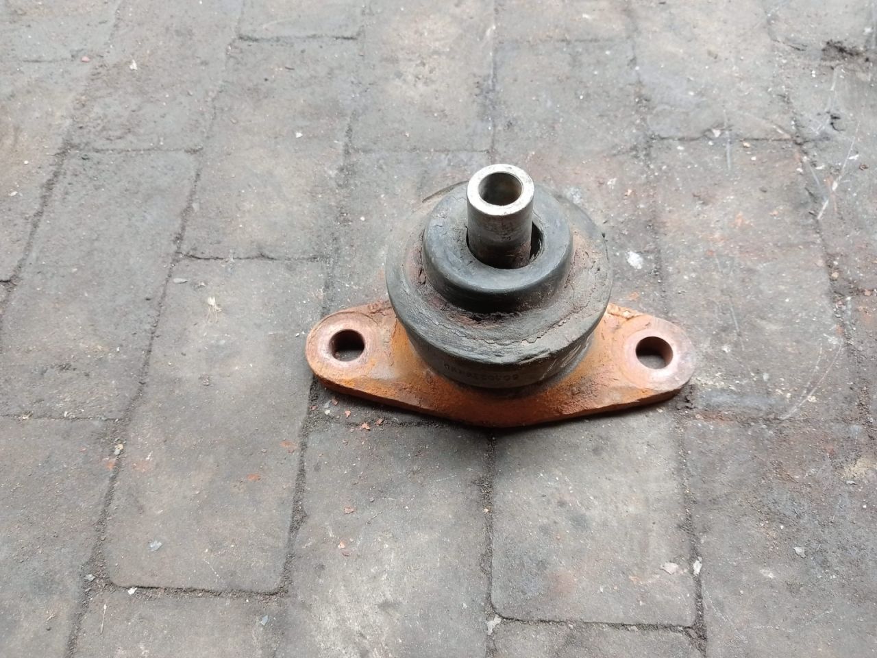 подушка крепления двигателя Renault, 5010239496 - фото №1