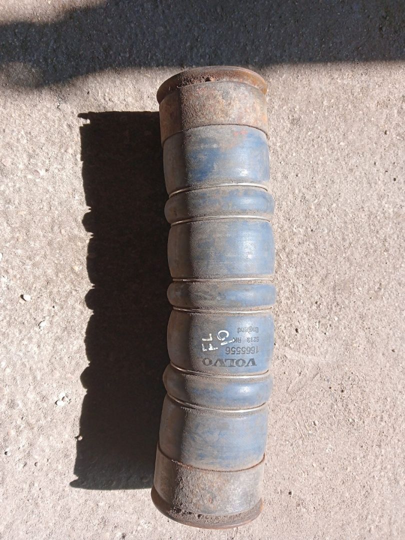 патрубок интеркулера Volvo FL 1 поколение (1985 - 2006) - фото №1