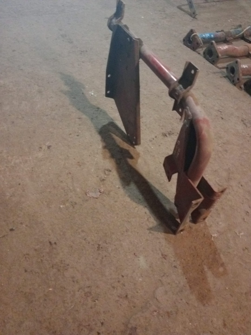 крепление ( кронштейн ) крыла IVECO EuroTech 1 поколение (1991 - 1999) - фото №1