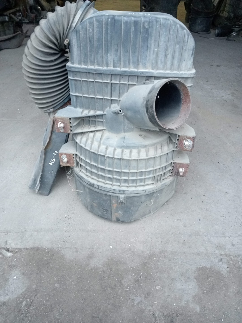 корпус воздушного фильтра Mercedes-Benz - фото №1