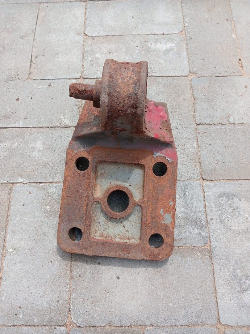 крепление стабилизатора / втулки стабилизатора IVECO EuroCargo 1 поколение (1991 - 2000), 128875 - фото №1