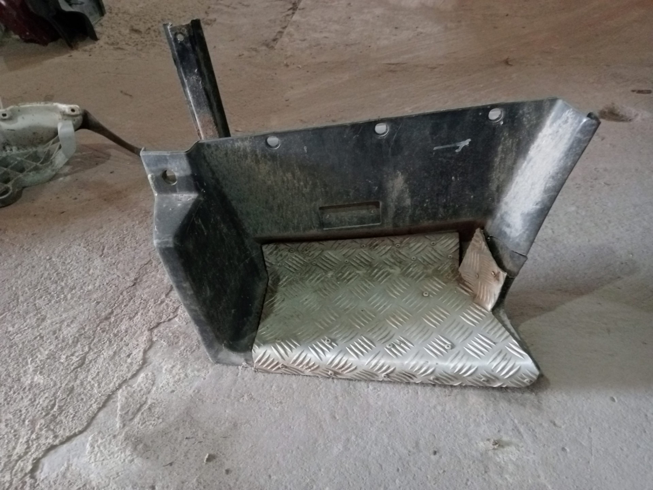 Подножка кабины Mercedes-Benz Atego 1 поколение (1998 - 2013) - фото №1