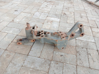 кронштейн (крепление) Volvo, МКПП, 1076908