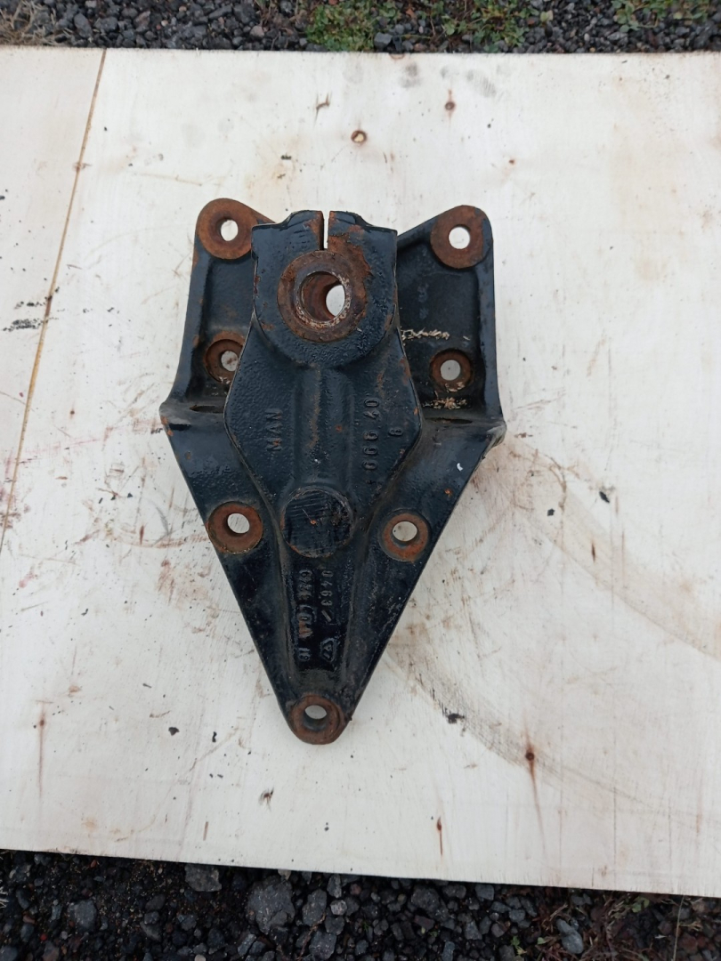 кронштейн рессоры MAN TGA 1 поколение (2000 - 2008) - фото №1