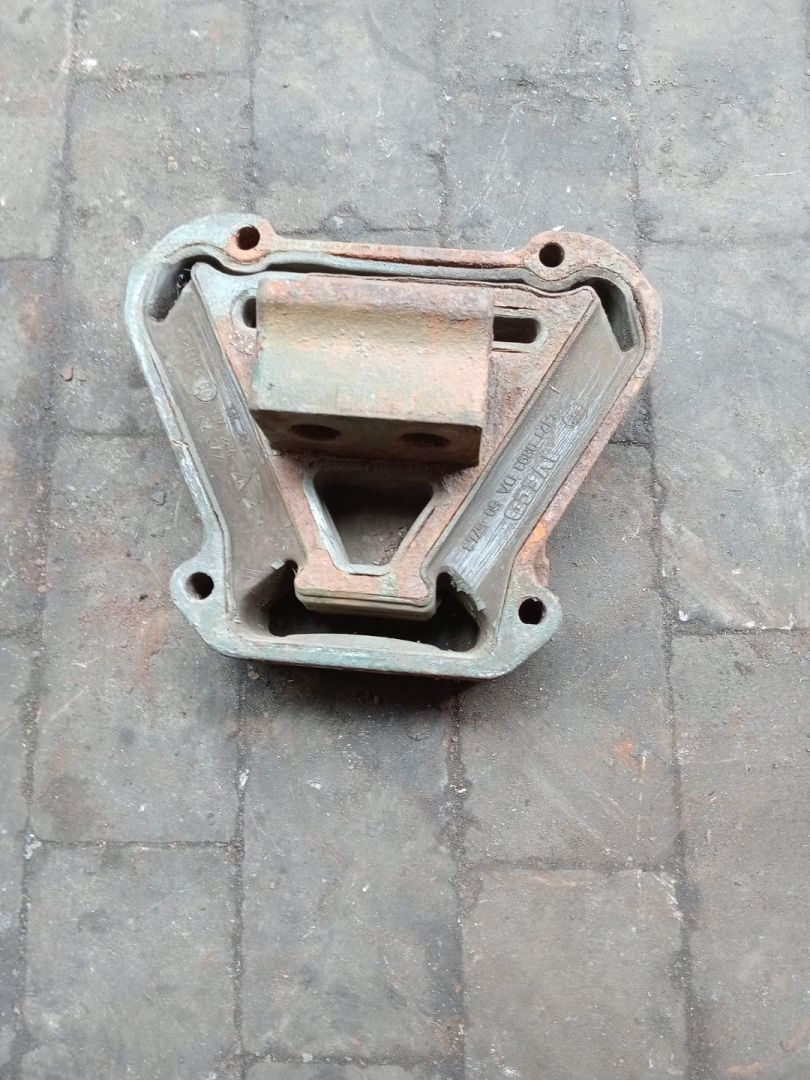 подушка крепления двигателя IVECO Stralis 1 поколение (2002 - 2006), 1219893505743 - фото №1