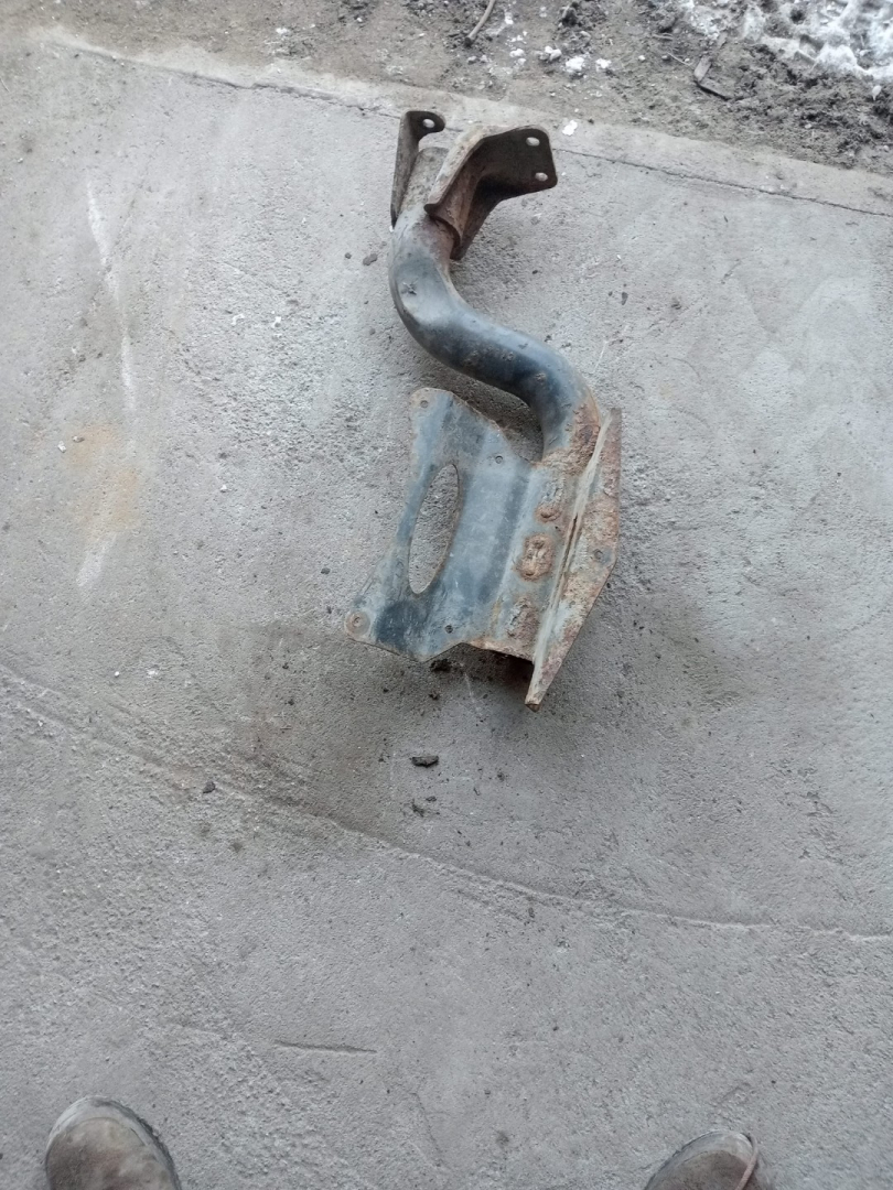 крепление ( кронштейн ) крыла Mercedes-Benz Atego 1 поколение (1998 - 2013) - фото №1