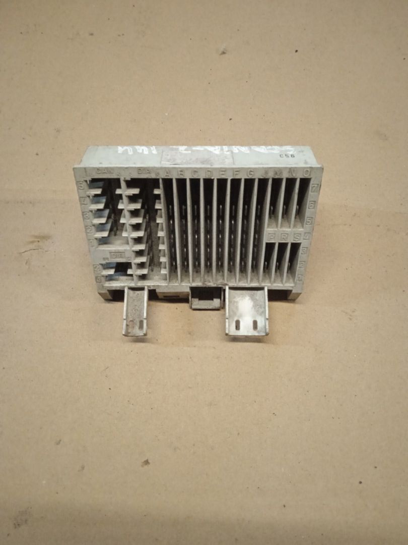 блок предохранителей Scania 144 1 поколение (1995 - 2004), 1327020 - фото №1