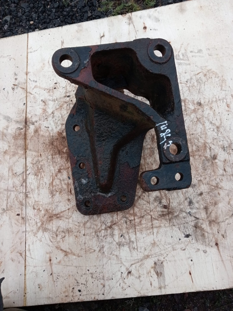 Кронштейн рулевого редуктора Renault Premium 1 поколение (1996 - 2005), седан - фото №1