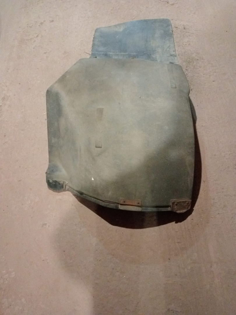 крыло заднее левое Renault Magnum 1 поколение (1990 - 1997) - фото №1