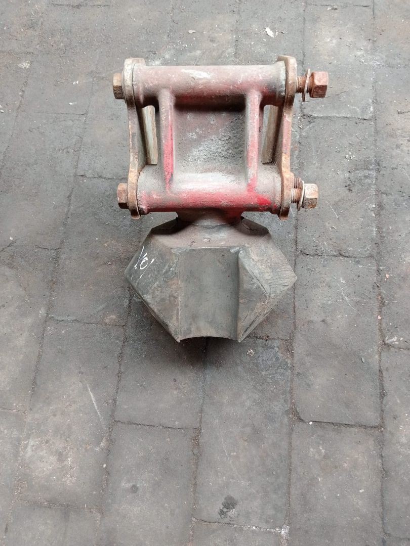 подушка крепления двигателя Volvo FL 1 поколение (1985 - 2006), 1591599-2 - фото №1